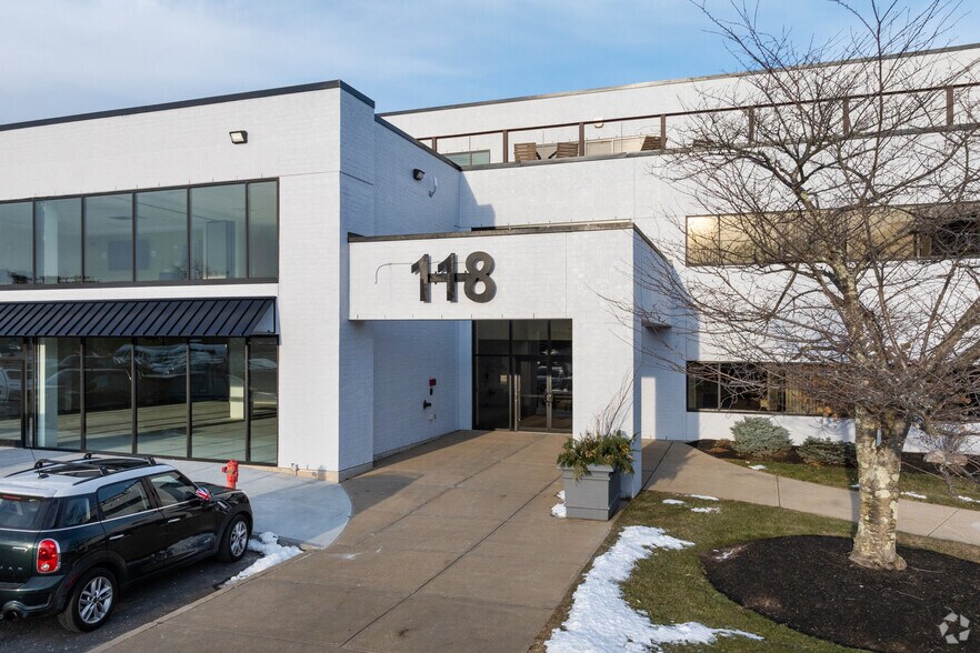 Primary Photo Of 118 Turnpike Rd, Southborough Office For Sale