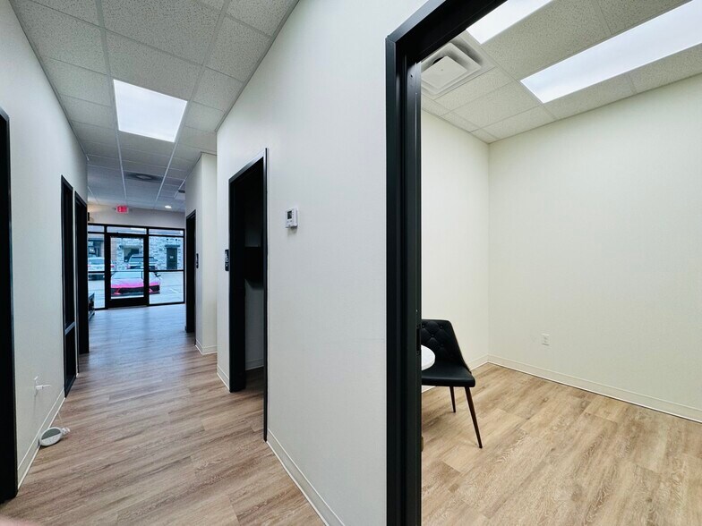 More Photos Of 15105 Crown At Lone Oak Rd, Edmond Office For Lease