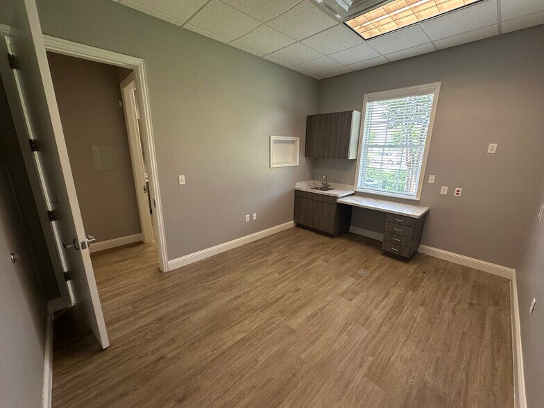 More Photos Of 4100 Fairway Dr, Carrollton Medical For Sale