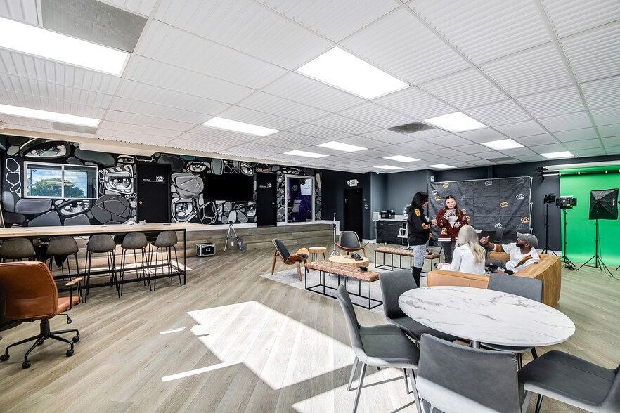 More Photos Of 6746 Valjean Ave, Van Nuys Loft Creative Space For Lease