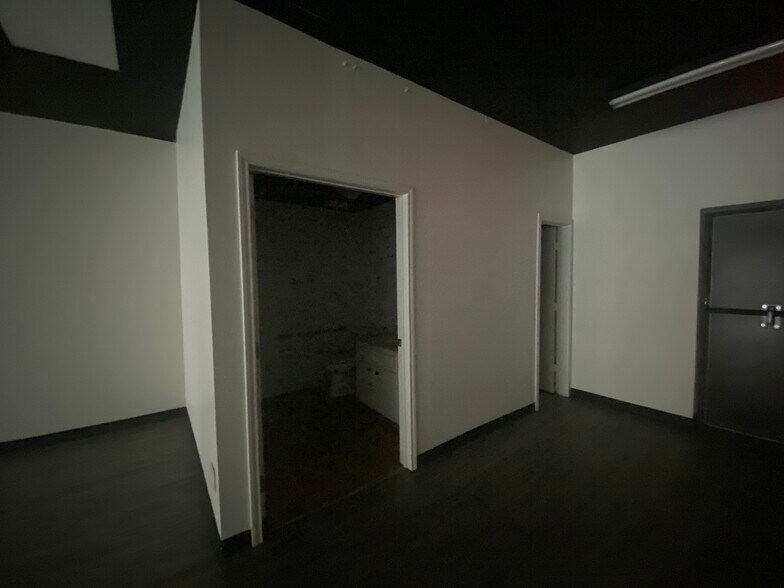 More Photos Of 2031 Andrews Hwy, Odessa General Retail For Lease