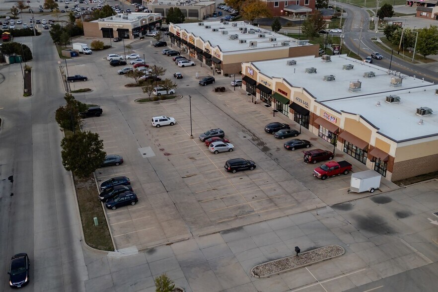 More Photos Of 105 Krispy Kreme Dr, Bloomington Storefront For Sale