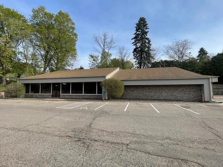 More Photos Of 3542 Shoreline Dr, Wayzata Freestanding For Lease