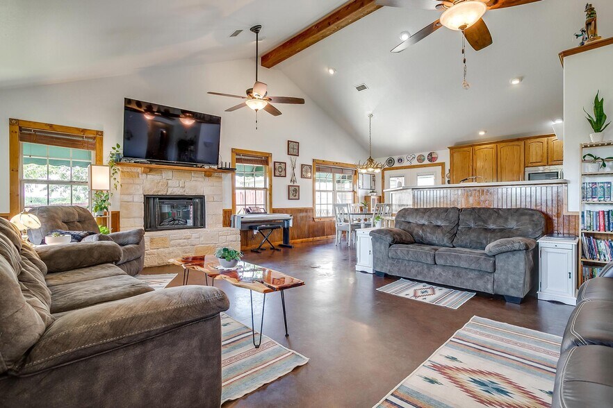 More Photos Of 6212 FM 933, Blum Warehouse For Sale