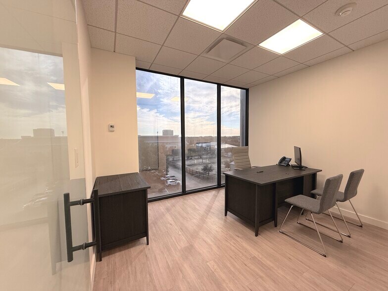 More Photos Of 6100 Corporate Dr, Houston Office For Sale