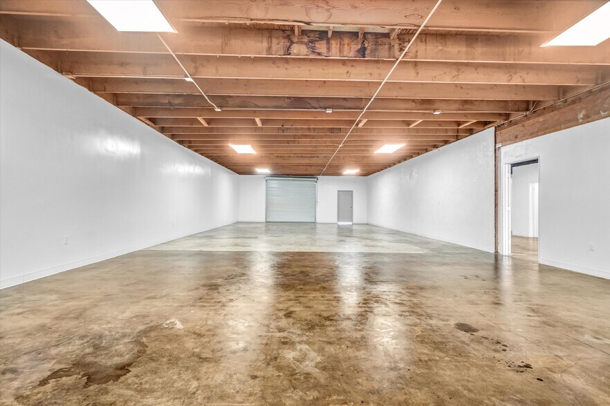 More Photos Of 520 W Pacific Coast Hwy, Long Beach Flex For Sale