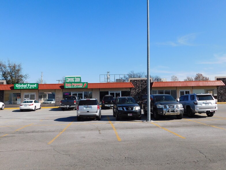 More Photos Of 1901-1921 NW Sheridan Rd, Lawton Restaurant For Sale