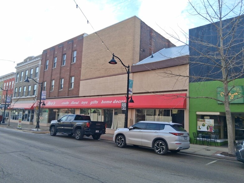 More Photos Of 108-112 E Main St, Belleville General Retail For Sale