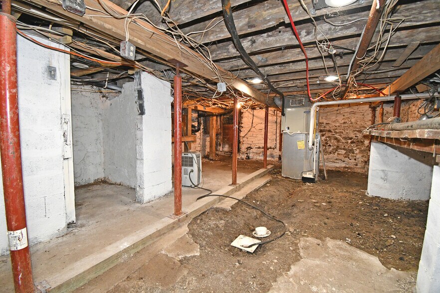 More Photos Of 3 Walker's Mill Rd, Collier Township Restaurant For Sale