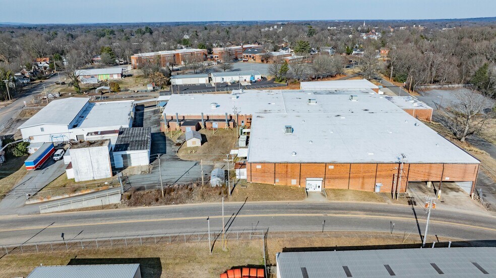 More Photos Of 820 Cochran St, Statesville Warehouse For Lease