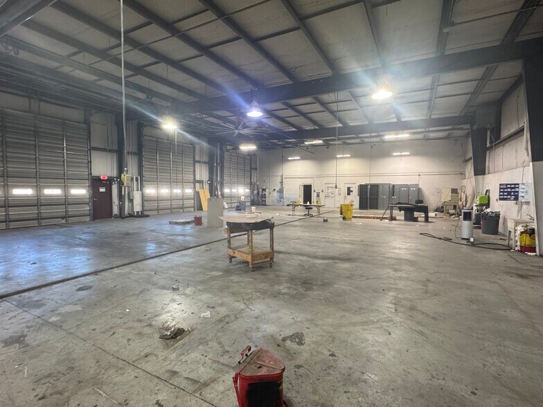 More Photos Of 812 Herron Rd, Knoxville Unknown For Lease