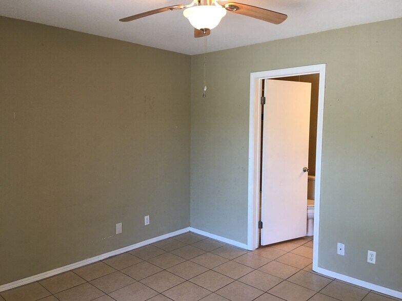 More Photos Of 4 Grand Lake Dr, Afton Apartments For Sale