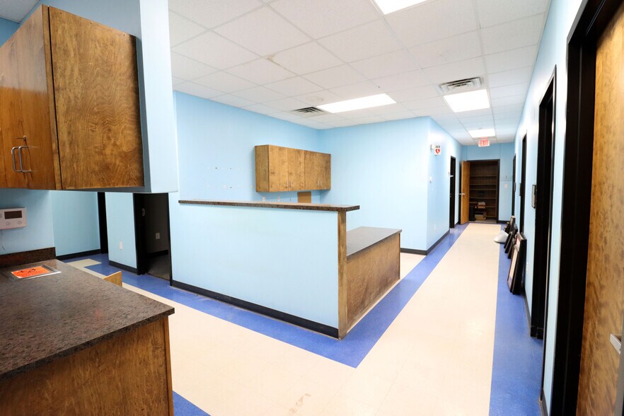 Primary Photo Of 210 W Longview Ave, Midland Storefront For Lease
