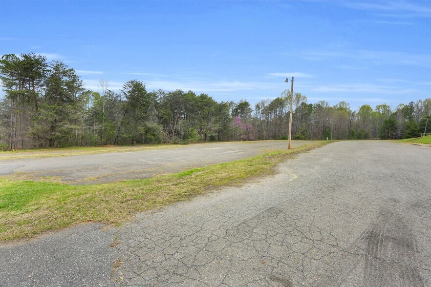 More Photos Of 900 W Academy St, Cherryville Manufacturing For Sale