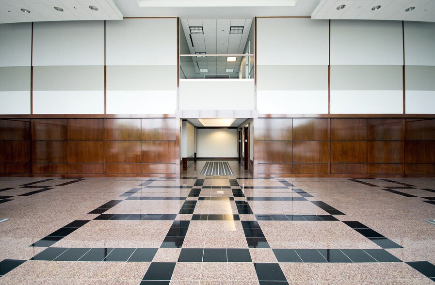 More Photos Of 1221 E Business Center Dr, Mount Prospect Unknown For Lease