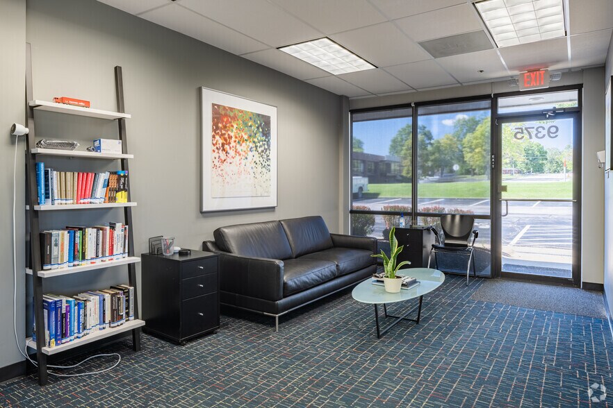 More Photos Of 9355-9375 Dielman Industrial Dr, Olivette Showroom For Lease