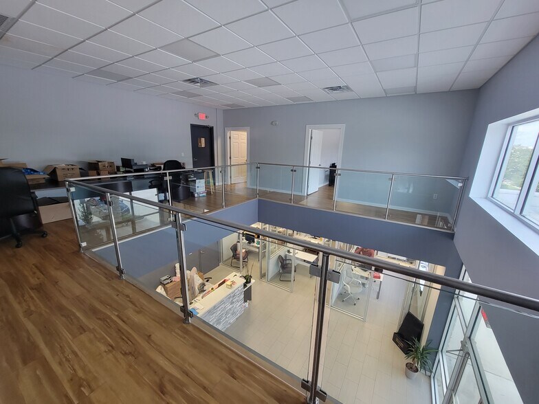 More Photos Of 6631 N Sam Houston Pky W, Houston Warehouse For Lease