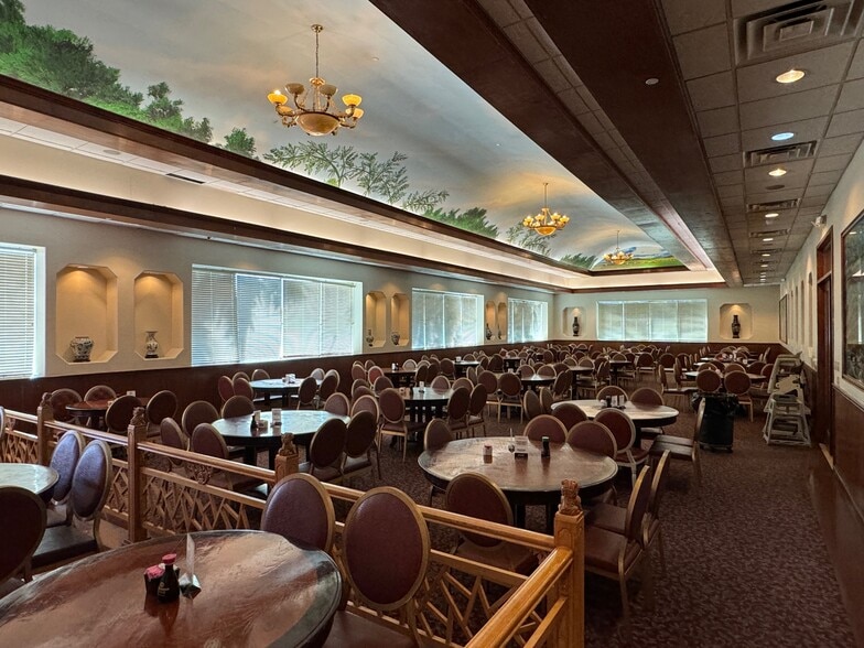 More Photos Of 10 Century Plaza Dr, Houston Restaurant For Sale