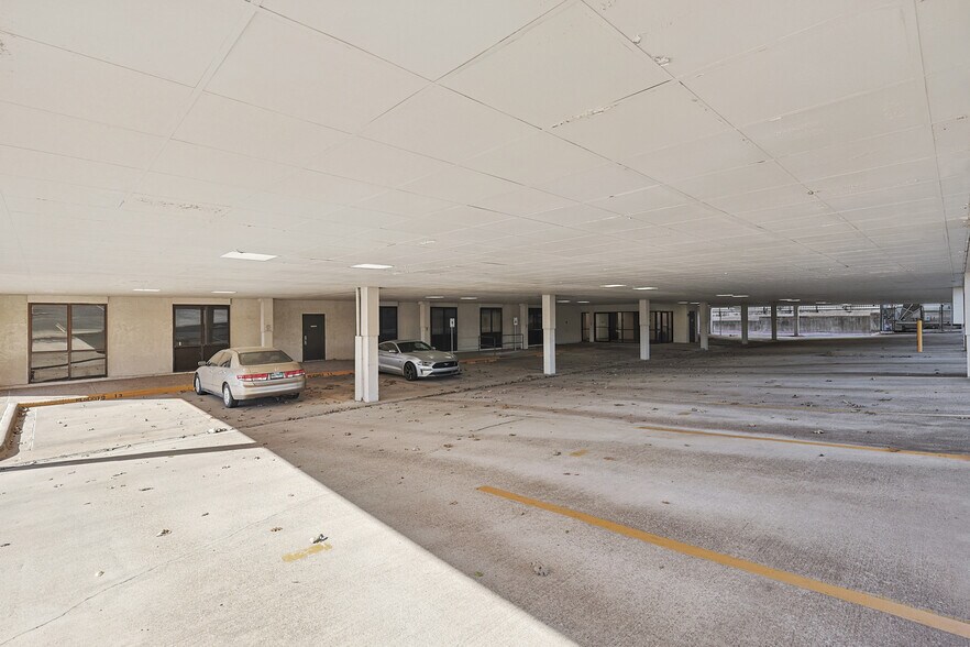 More Photos Of 2821 Lackland Rd, Fort Worth Office For Sale