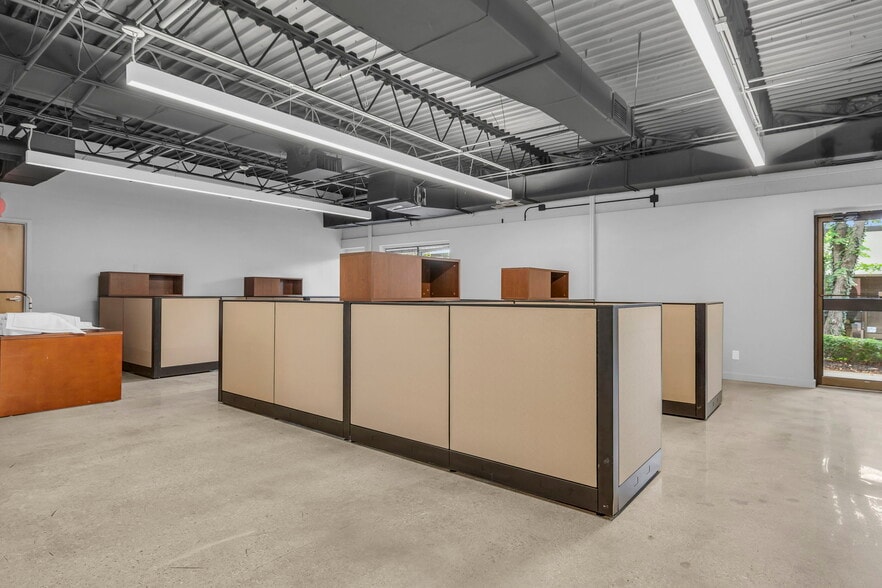 More Photos Of 10580 Barkley St, Overland Park Medical For Lease