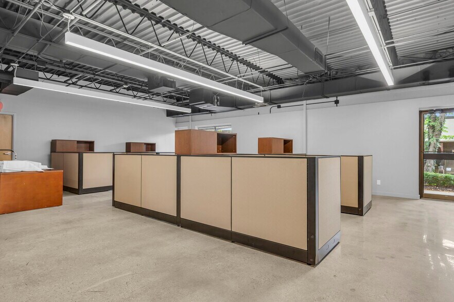 More Photos Of 10580 Barkley St, Overland Park Medical For Sale