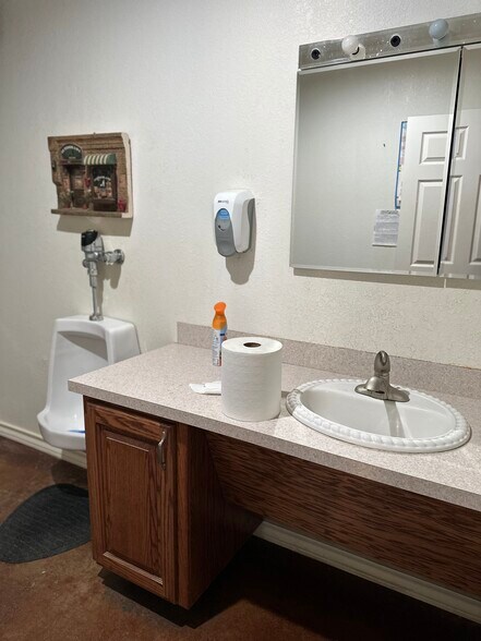 More Photos Of 5929 50th St, Lubbock Industrial For Sale