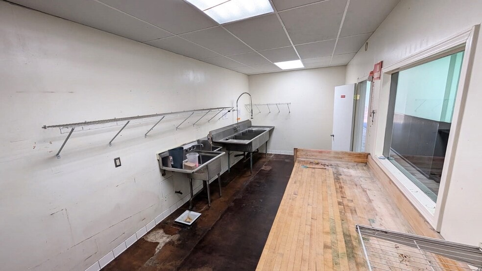 More Photos Of 16525-16531 Bellflower Blvd, Bellflower Storefront For Sale