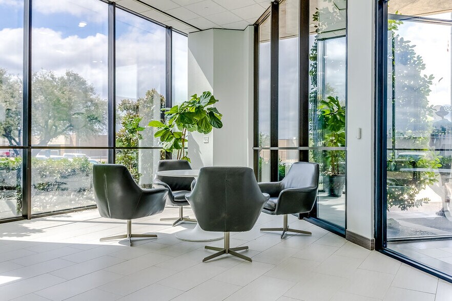 More Photos Of 2350 Valley View Ln, Dallas Loft Creative Space For Lease