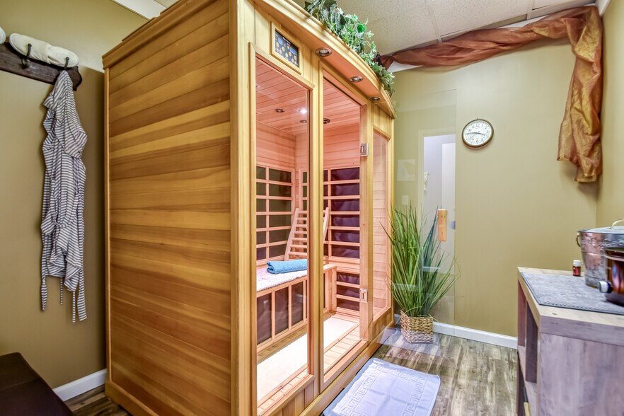 More Photos Of 1366 E 346th St, Eastlake Restaurant For Sale