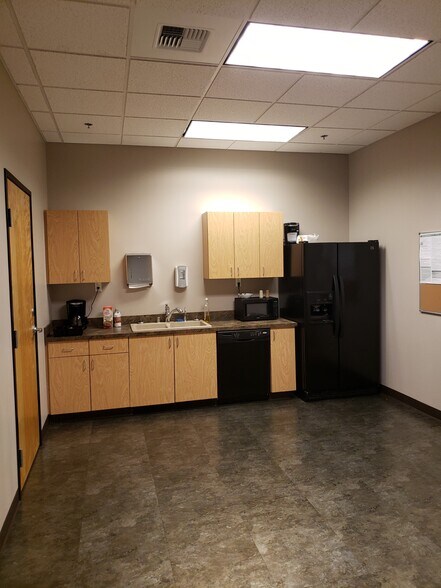 More Photos Of 2300 E Third Loop, Vancouver Office For Sale