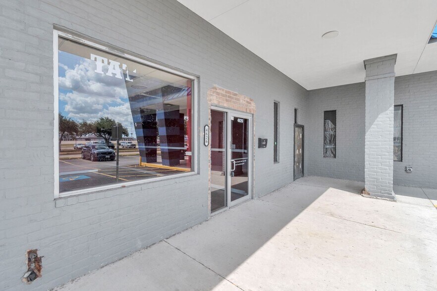More Photos Of 4622 Dacoma Street, Houston General Retail For Sale
