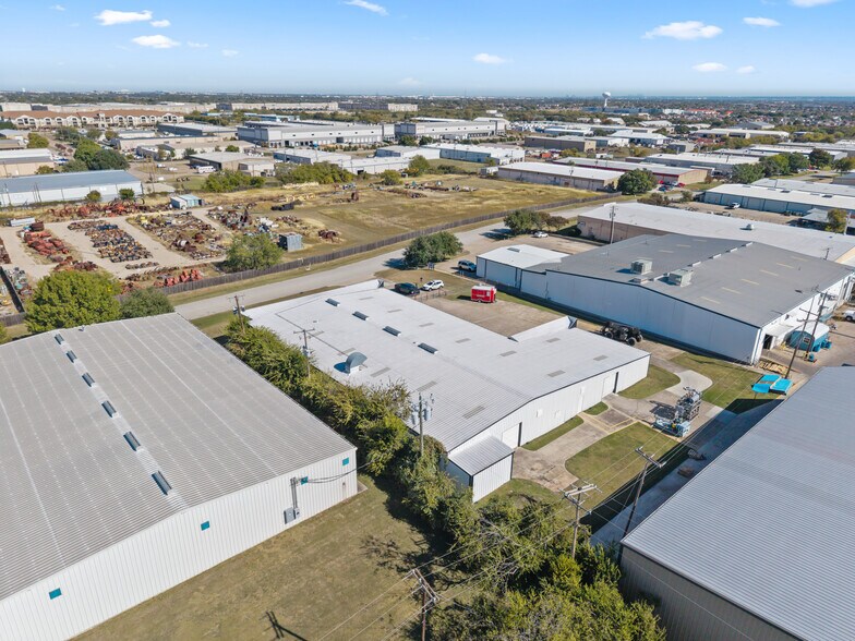 More Photos Of 1200 N Commercial Blvd, Arlington Warehouse For Lease