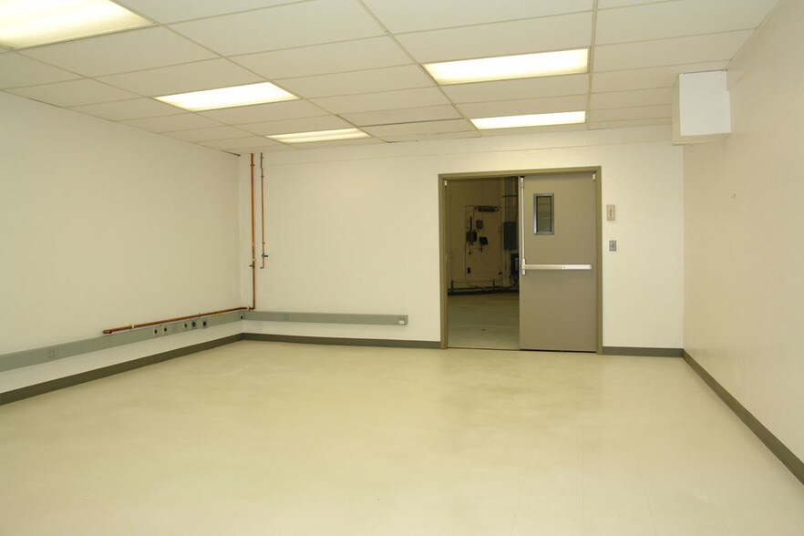 More Photos Of 2170 Oakland Rd, San Jose Light Manufacturing For Lease