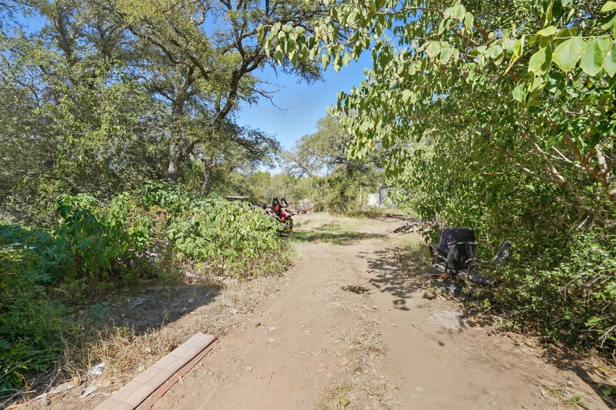 More Photos Of 201 Deer Springs Loop, Burnet Flex For Sale