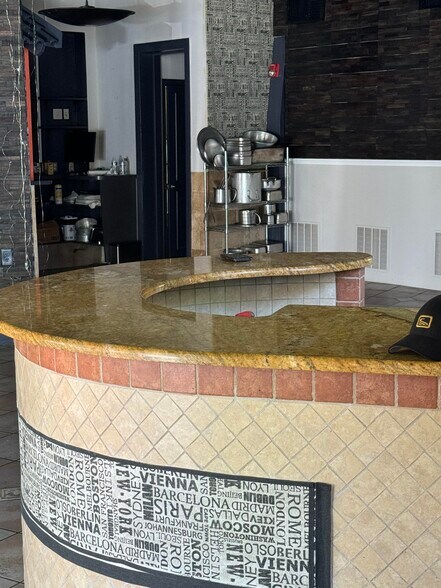 More Photos Of 521 Catharine St, Philadelphia Restaurant For Lease