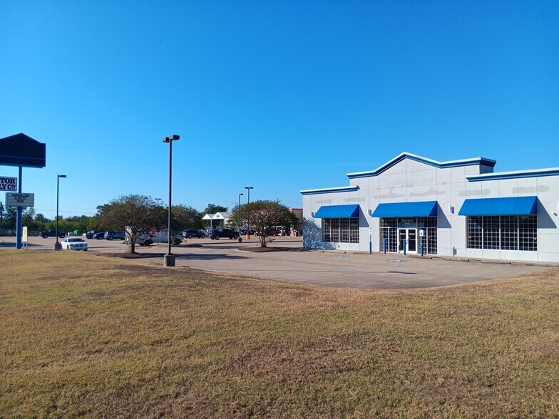 More Photos Of 9230 N Highway 6, Navasota Freestanding For Sale