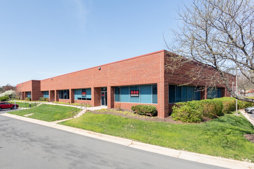 More Photos Of 22560 Glenn Dr, Sterling Unknown For Lease