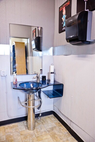 More Photos Of 1116 Garrity Blvd, Nampa Auto Repair For Sale