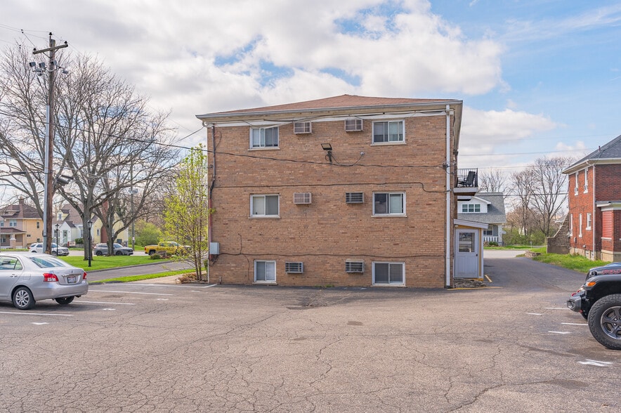 More Photos Of 10916 Reading Rd, Cincinnati Apartments For Sale