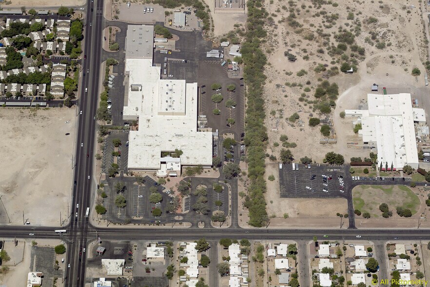 More Photos Of 4850 S Park Ave, Tucson Manufacturing For Lease