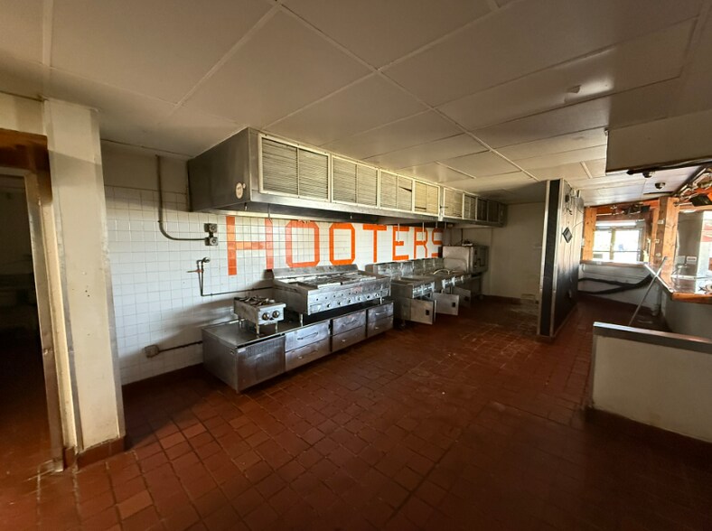 More Photos Of 21250 Eureka Rd, Taylor Restaurant For Lease