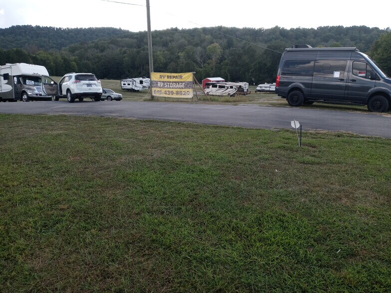 More Photos Of 3555 John Bragg Hwy, Woodbury Land For Lease