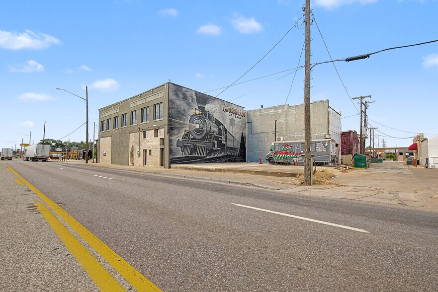 More Photos Of 102 W 4th St, Hearne Storefront For Sale