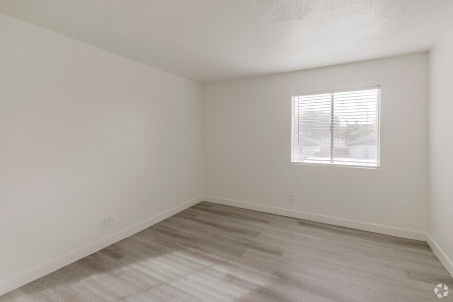 More Photos Of 2223-2255 E Cactus Rd, Phoenix Apartments For Sale