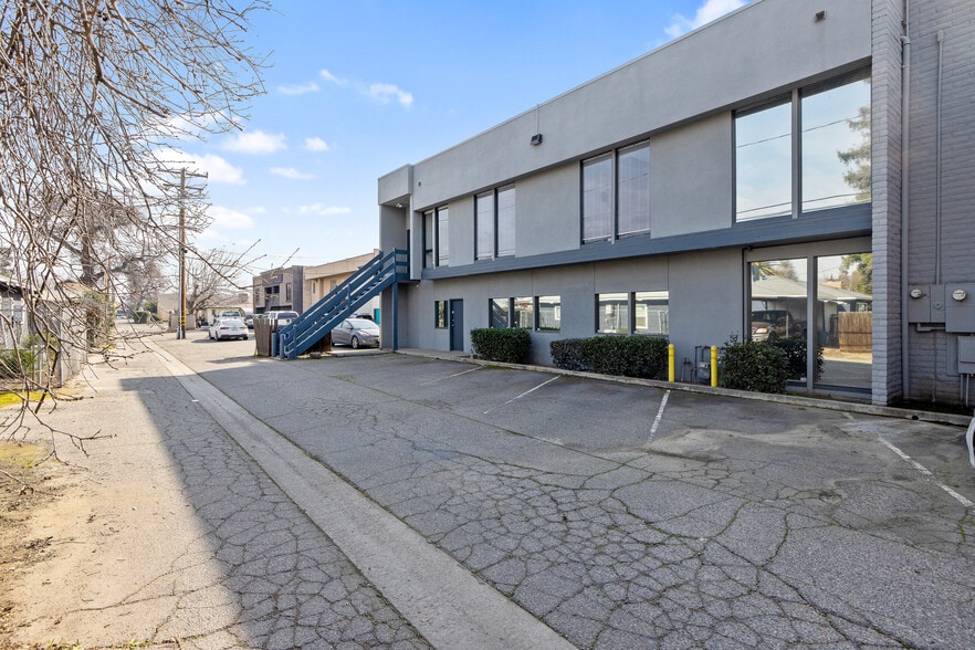 More Photos Of 1620 W Mineral King Ave, Visalia Office For Sale