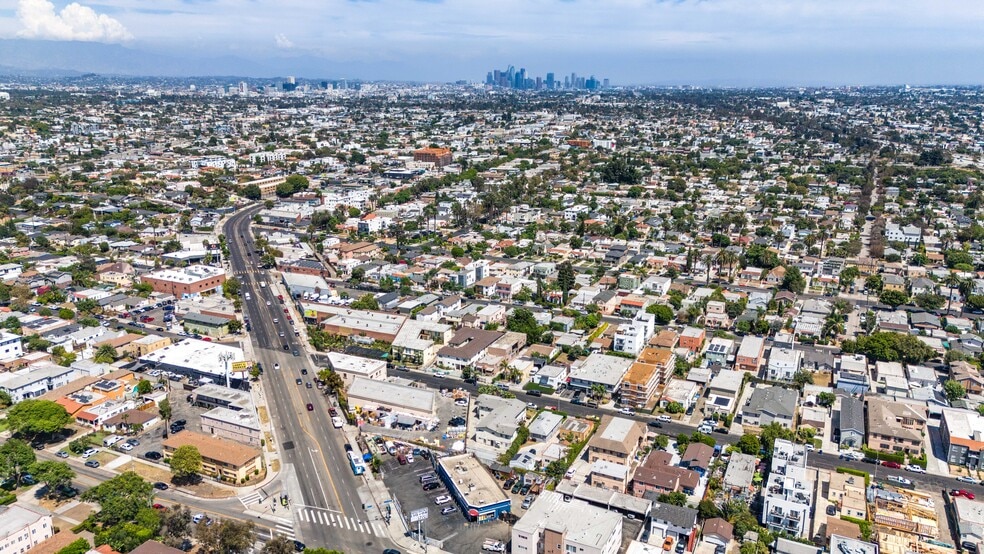 More Photos Of 2027 S Ridgeley Dr, Los Angeles Apartments For Sale