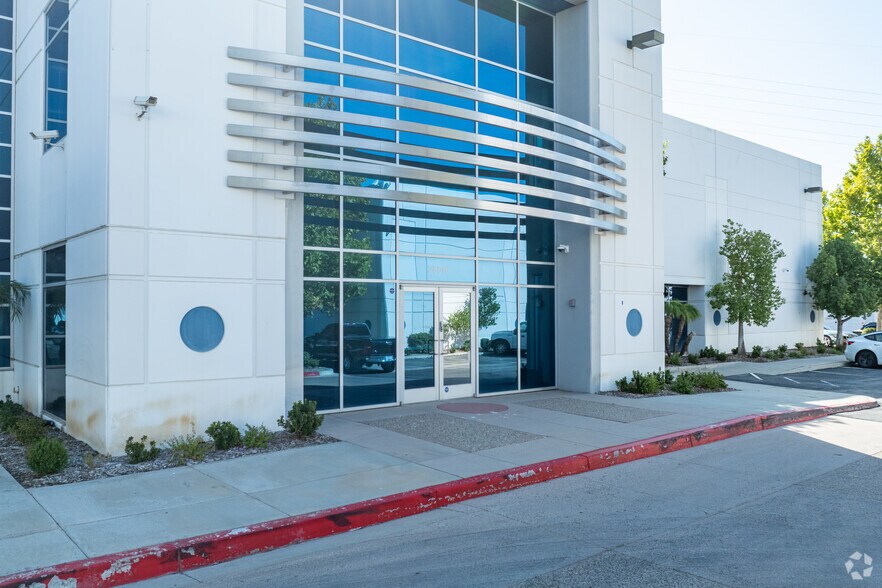 More Photos Of 28016 Industry Dr, Valencia Warehouse For Lease