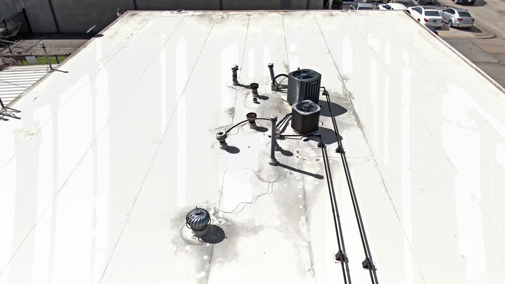 More Photos Of 3616-3618 Dividend Dr, Garland Manufacturing For Sale