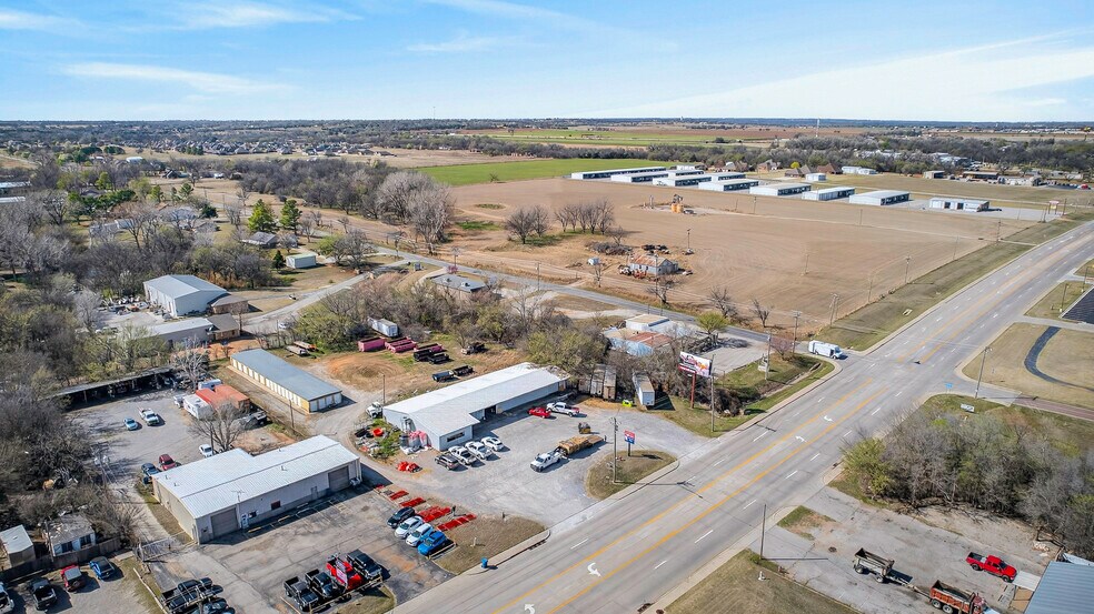 More Photos Of 1505 N Main St, Newcastle Warehouse For Sale