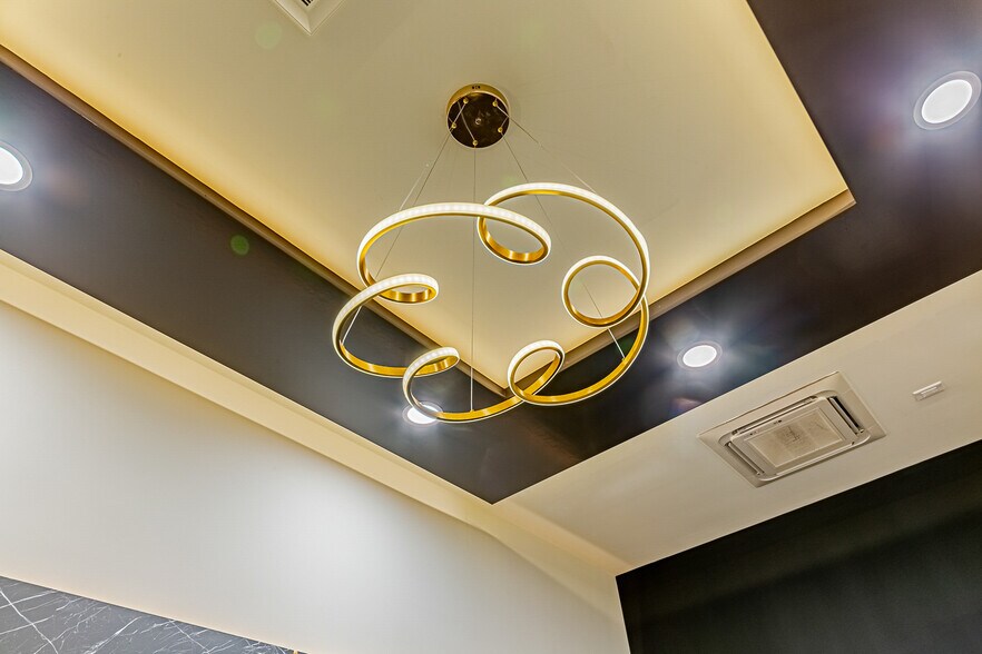 More Photos Of 3211 Beverly Blvd, Los Angeles General Retail For Sale